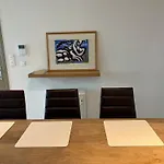 Penthouse De Vaughan -Luxe Appartement Met Zeezicht